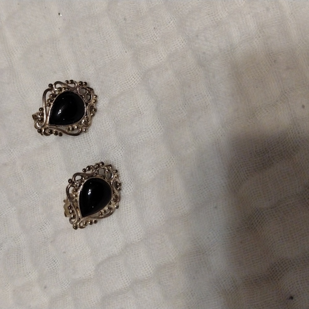 Vintage Avon 1980 Classic And Charming sterling silver filigree onyx earrings - Picture 3 of 3